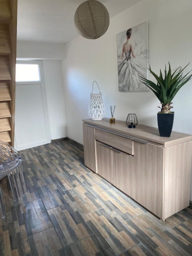 Appartement Contemporain Dange-Saint-Romain Exterior foto